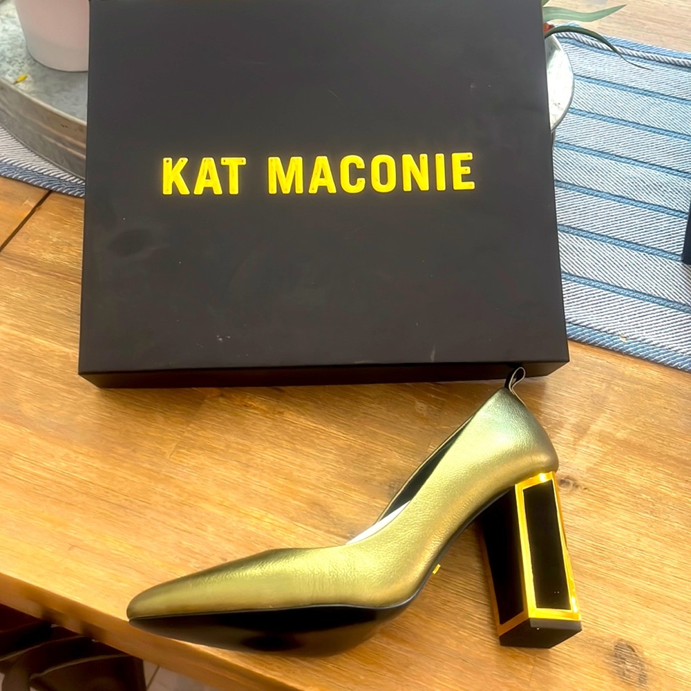 KAT MACONIE